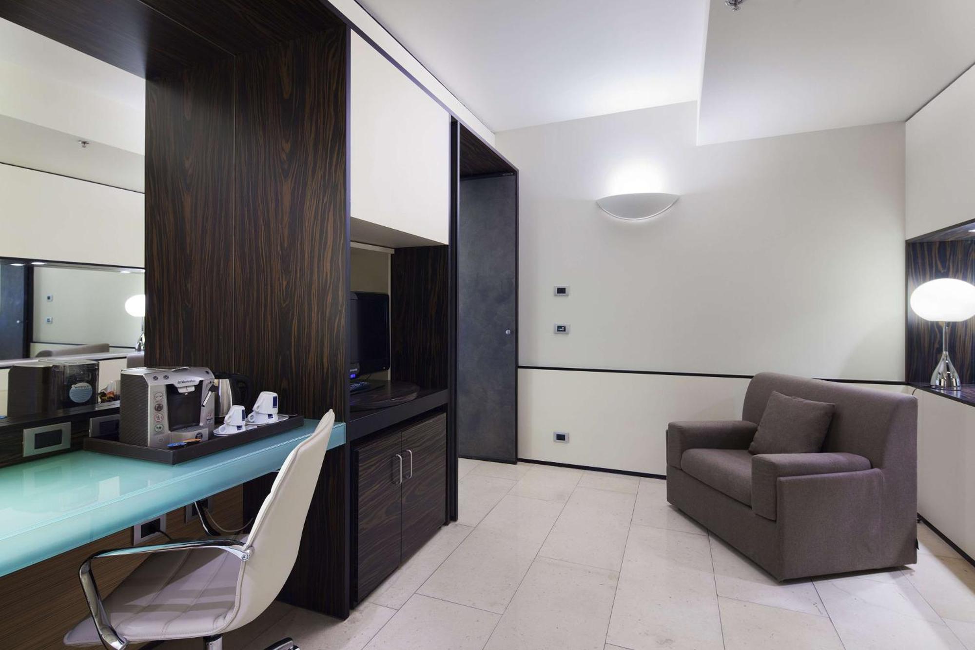 Suite Junior avec Lit d'Appoint - Vue sur Darsena